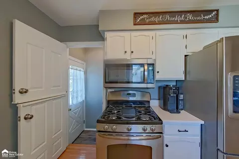 Kitchen - 2022 Kent, Davison, MI 48423 photo 2 of 5