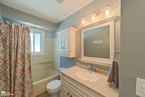 Bath - 2022 Kent, Davison, MI 48423 photo 3 of 3