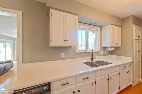 Kitchen - 2022 Kent, Davison, MI 48423 photo 4 of 5