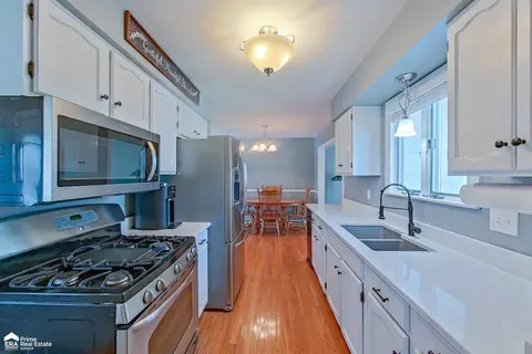 Kitchen - 2022 Kent, Davison, MI 48423 photo 1 of 5