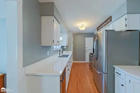 Kitchen - 2022 Kent, Davison, MI 48423 photo 5 of 5