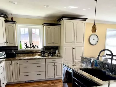 Kitchen - 3127 Lakeshore, Gladwin, MI 48624 photo 6 of 11