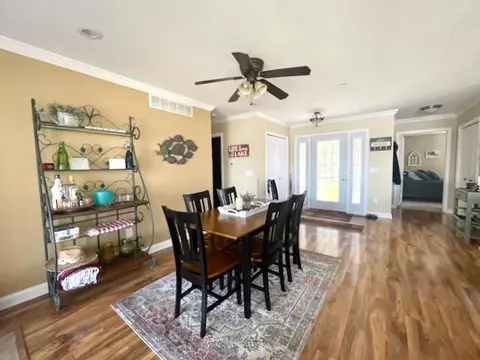 Dining - 3127 Lakeshore, Gladwin, MI 48624 photo 1 of 3