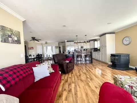 Living - 3127 Lakeshore, Gladwin, MI 48624 photo 5 of 9