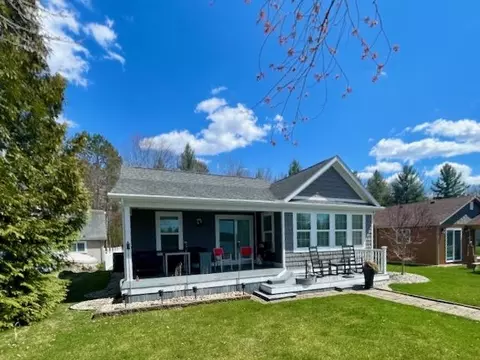 Exterior - 3127 Lakeshore, Gladwin, MI 48624 photo 4 of 16