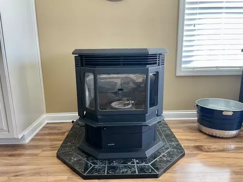 Living - 3127 Lakeshore, Gladwin, MI 48624 photo 6 of 9