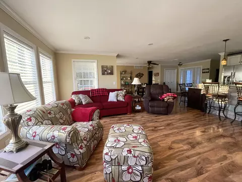 Living - 3127 Lakeshore, Gladwin, MI 48624 photo 8 of 9