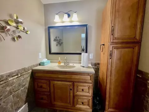Bath - 3127 Lakeshore, Gladwin, MI 48624 photo 2 of 11