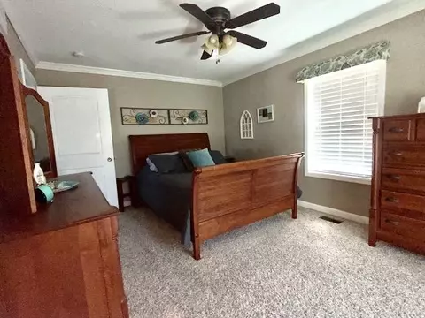 Bedroom - 3127 Lakeshore, Gladwin, MI 48624 photo 2 of 12