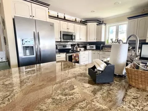 Kitchen - 3127 Lakeshore, Gladwin, MI 48624 photo 4 of 11