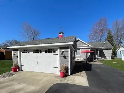 Exterior - 3127 Lakeshore, Gladwin, MI 48624 photo 8 of 16