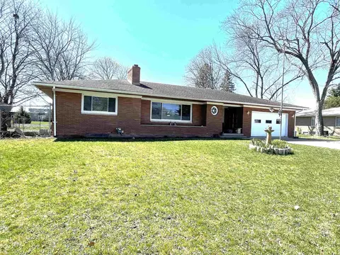 2002 Borton, Essexville, MI 48732