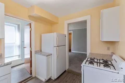 Kitchen - 609 S Blackstone, Jackson, MI 49203 photo 3 of 7