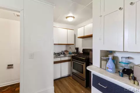Kitchen - 609 S Blackstone, Jackson, MI 49203 photo 5 of 7