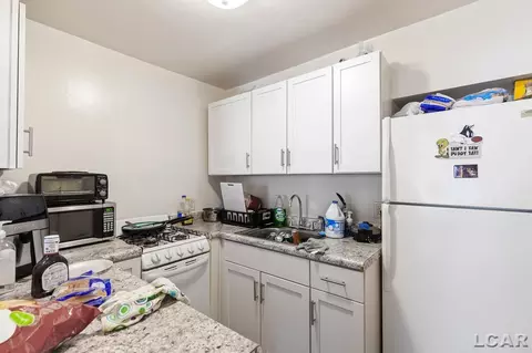 Kitchen - 609 S Blackstone, Jackson, MI 49203 photo 6 of 7