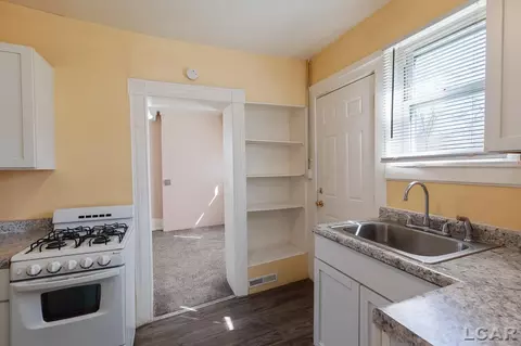Kitchen - 609 S Blackstone, Jackson, MI 49203 photo 4 of 7