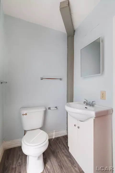Bath - 609 S Blackstone, Jackson, MI 49203 photo 2 of 5