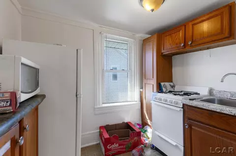 Kitchen - 609 S Blackstone, Jackson, MI 49203 photo 7 of 7