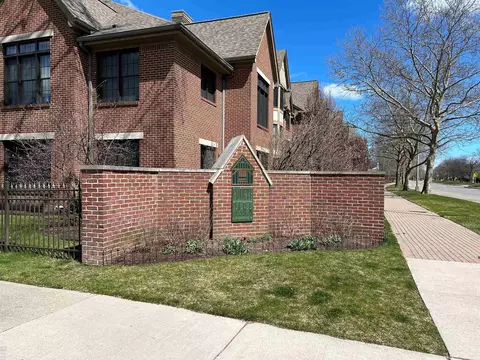 60 Pointe Park, Grosse Pointe Park, MI 48230