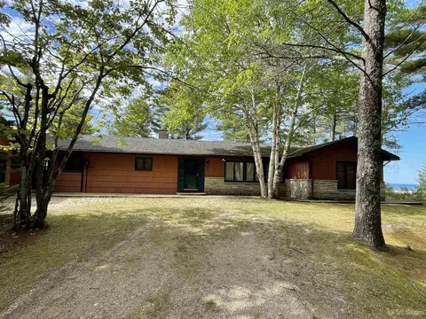 2625 Top O The Lk # W, Gulliver, MI 49840
