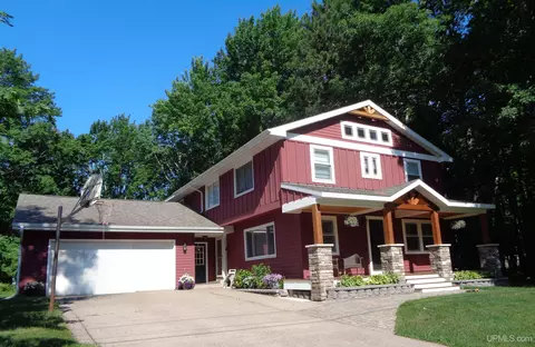 1603 West, Marquette, MI 49855