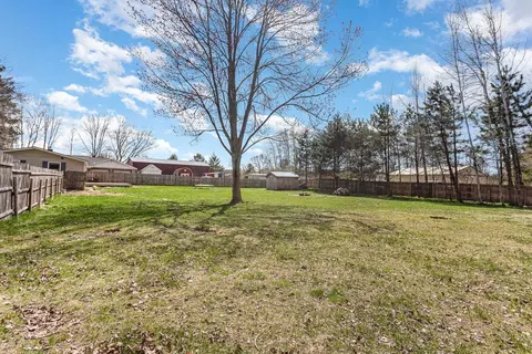 Exterior - 4307 Bay, Gladwin, MI 48624 photo 8 of 12
