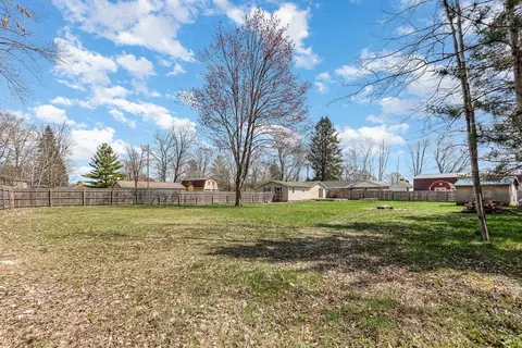 Exterior - 4307 Bay, Gladwin, MI 48624 photo 7 of 12