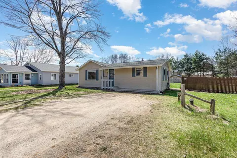 Exterior - 4307 Bay, Gladwin, MI 48624 photo 2 of 12