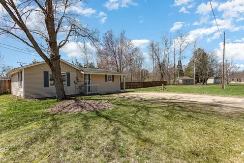 Exterior - 4307 Bay, Gladwin, MI 48624 photo 10 of 12