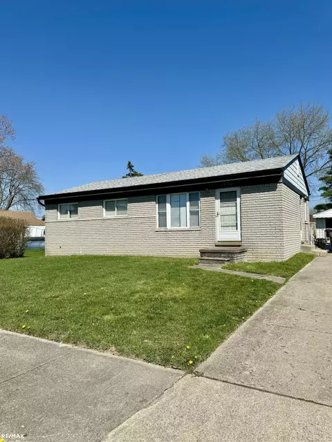 35362 Garret, Clinton Township, MI 48035