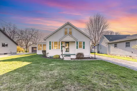 306 Plummer St, Essexville, MI 48732