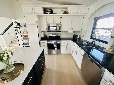 Kitchen - 1246 Sunset, Monroe, MI 48162 photo 7 of 9