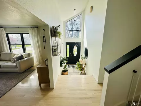 Entry Way - 1246 Sunset, Monroe, MI 48162 photo 1 of 4