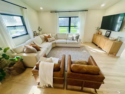 Living - 1246 Sunset, Monroe, MI 48162 photo 3 of 7