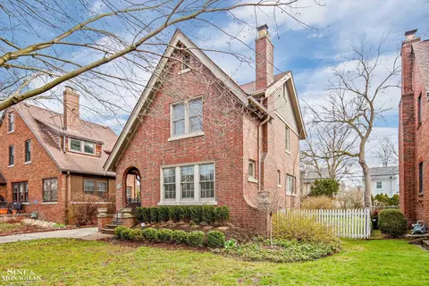 1368 Grayton, Grosse Pointe Park, MI 48230 photo 4