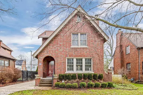1368 Grayton, Grosse Pointe Park, MI 48230 photo 2