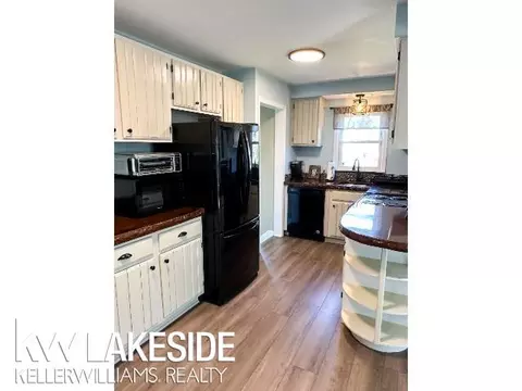 Kitchen - 46784 Wright, Utica, MI 48317 photo 2 of 3