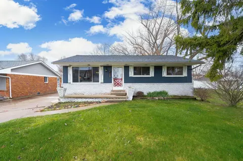 41125 Conger Bay Dr, Harrison Township, MI 48045