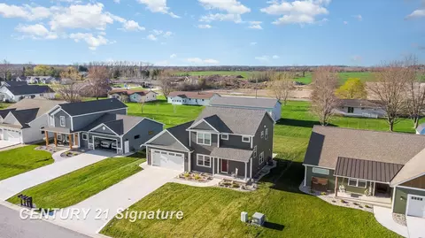 9190 Brook Holw, Freeland, MI 48623