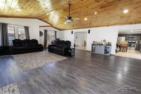 Living - 3279 E Shaffer, Midland, MI 48642 photo 2 of 4