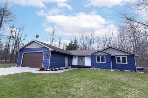 3279 E Shaffer, Midland, MI 48642