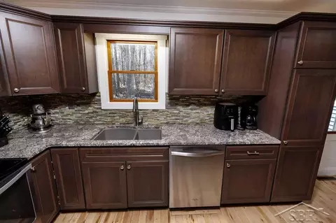 Kitchen - 3279 E Shaffer, Midland, MI 48642 photo 5 of 6