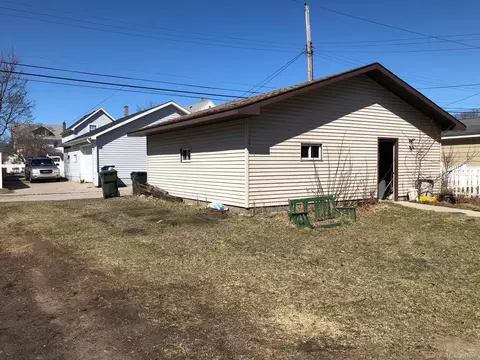 424 S 14th, Escanaba, MI 49829