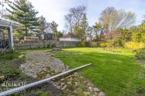 Exterior - 286 Ridgemont, Grosse Pointe Farms, MI 48236 photo 4 of 5