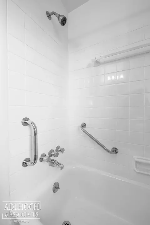 Bath - 286 Ridgemont, Grosse Pointe Farms, MI 48236 photo 5 of 5