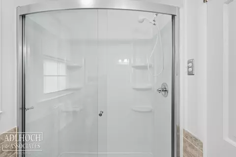 Bath - 286 Ridgemont, Grosse Pointe Farms, MI 48236 photo 2 of 5
