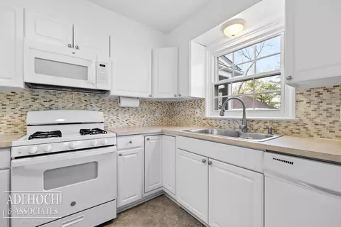 Kitchen - 286 Ridgemont, Grosse Pointe Farms, MI 48236 photo 1 of 2