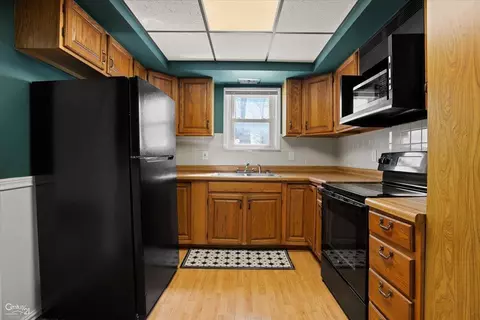 Kitchen - 3063 Oleary, Flint, MI 48504 photo 2 of 5