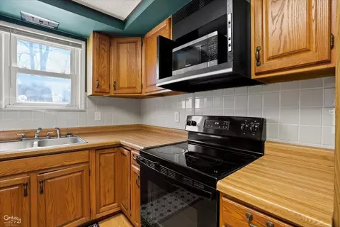 Kitchen - 3063 Oleary, Flint, MI 48504 photo 3 of 5