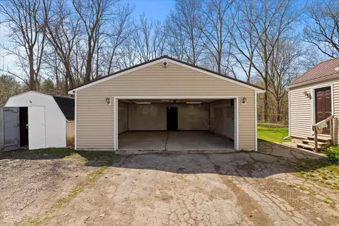 Exterior - 3063 Oleary, Flint, MI 48504 photo 7 of 12